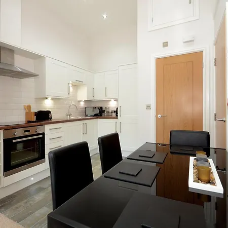 דירה 4 The Keyes- Stunning & Stylish With Free Parking