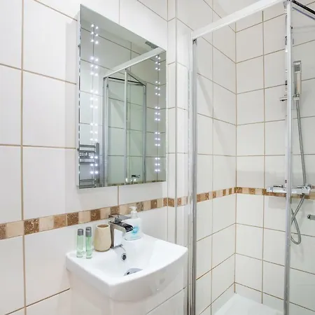 דירה 4 The Keyes- Stunning & Stylish With Free Parking