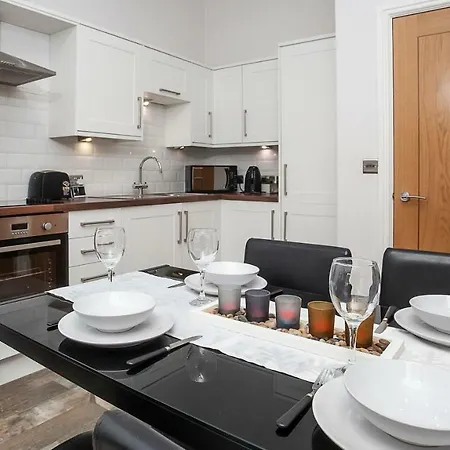 4 The Keyes- Stunning & Stylish With Free Parking דירה